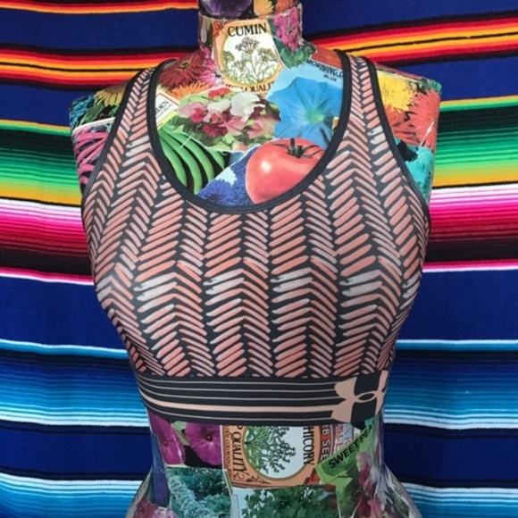 Under Armour UA Chevron Abstract Sports Bra Painted Contrasting - Picture 3 of 5